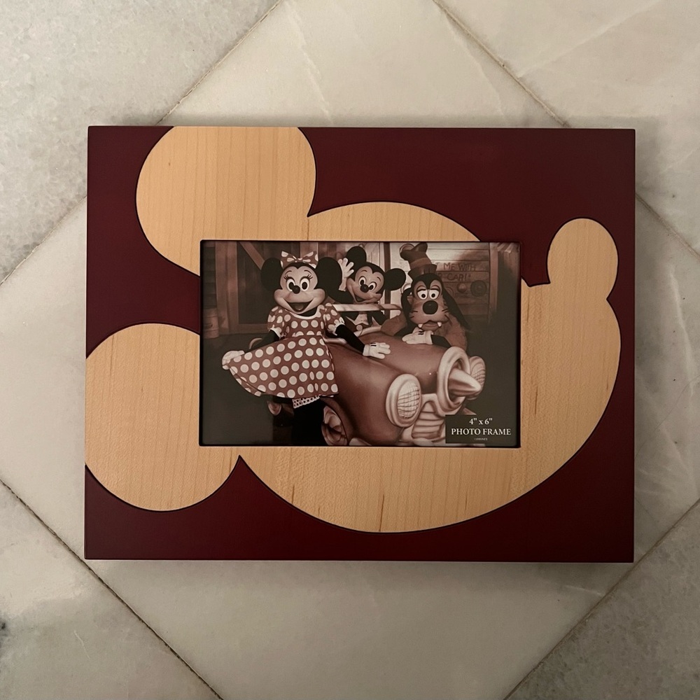 Disney Parks 4 x 6” Mickey Silhouette Frame